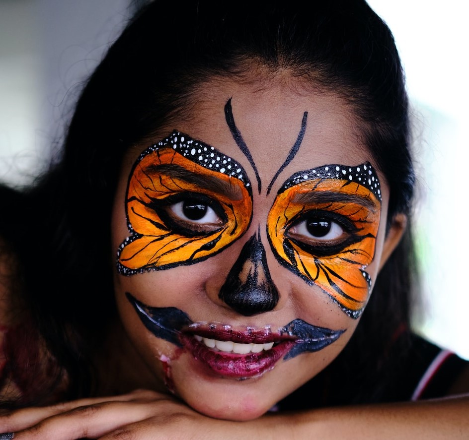 How To Use Halloween Makeup Safely